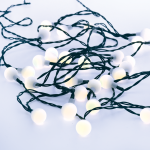 Слънчева LED гирлянда с 30 студени бели светодиода, млечни топки, мигаща, черен кабел, IP44, 4.35 м + 2 м
